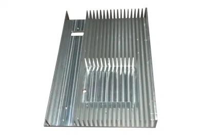 Kundendesign OEM quadratische Form Silber eloxierter Hochpräzisions-CNC-bearbeiteter Aluminium-Kühlkörper
